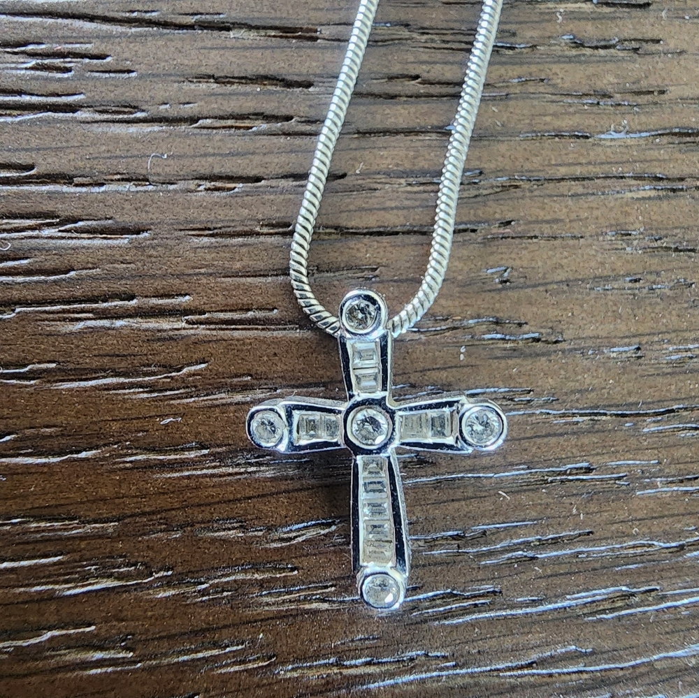 Elegant Silver Cross Pendant Necklace
